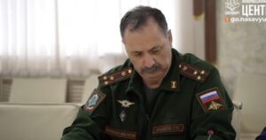 В Хасавюрте почтили память погибшего военнослужащего Мурада Газимагомедова