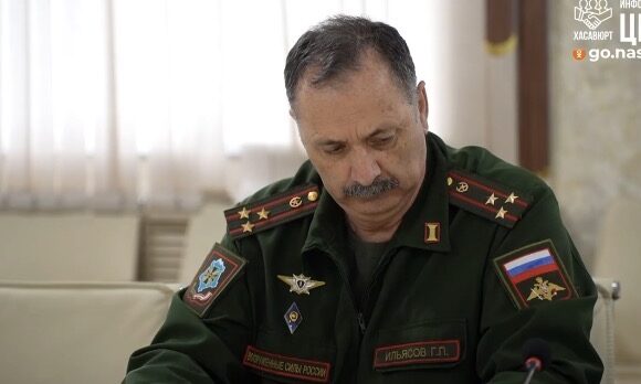 В Хасавюрте почтили память погибшего военнослужащего Мурада Газимагомедова