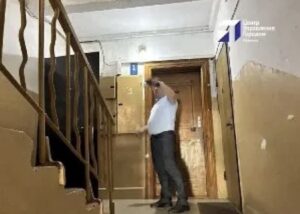Специалисты обследуют квартиру в Махачкале после случая отравления угарным газом