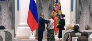Орден «Мать-героиня» вручили многодетной матери из Дербента