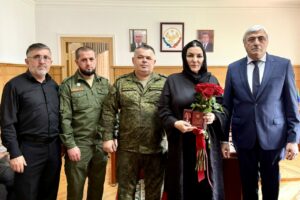 Память о героях: в Новолакском районе наградили семьи погибших военнослужащих