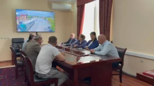 Главе Сергокалинского района вручили медаль «За помощь фронту»