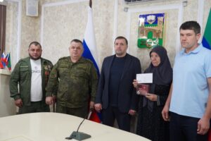 В Хасавюрте семье героя СВО Юнуса Газихмаева вручили государственную награду
