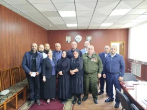 Родителям погибших бойцов в Курахском районе вручили награды их сыновей