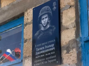 Память о защитниках Родины увековечили в школах Сулейман-Стальского района