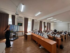 Студентам Махачкалы рассказали об истории и символах России