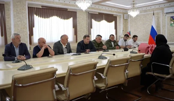 В Хасавюрте почтили память Магарама Абугаджиева и вручили его семье орден Мужества