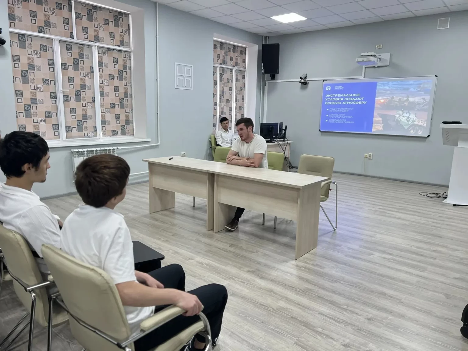 Участник СВО Иса Шахбанов встретился со студентами Технического колледжа Махачкалы
