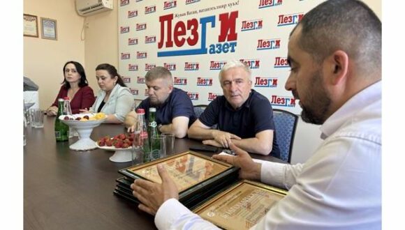 Дагестанских журналистов наградили за работу во время весенних паводков