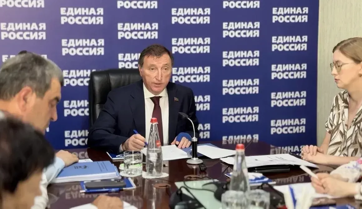Исполком «Единой России» в Дагестане усилит работу с обращениями граждан и партийными проектами
