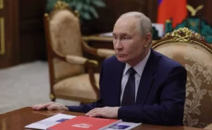 Изделие дагестанских мастеров представили на встрече Президента России с главой РЭЦ