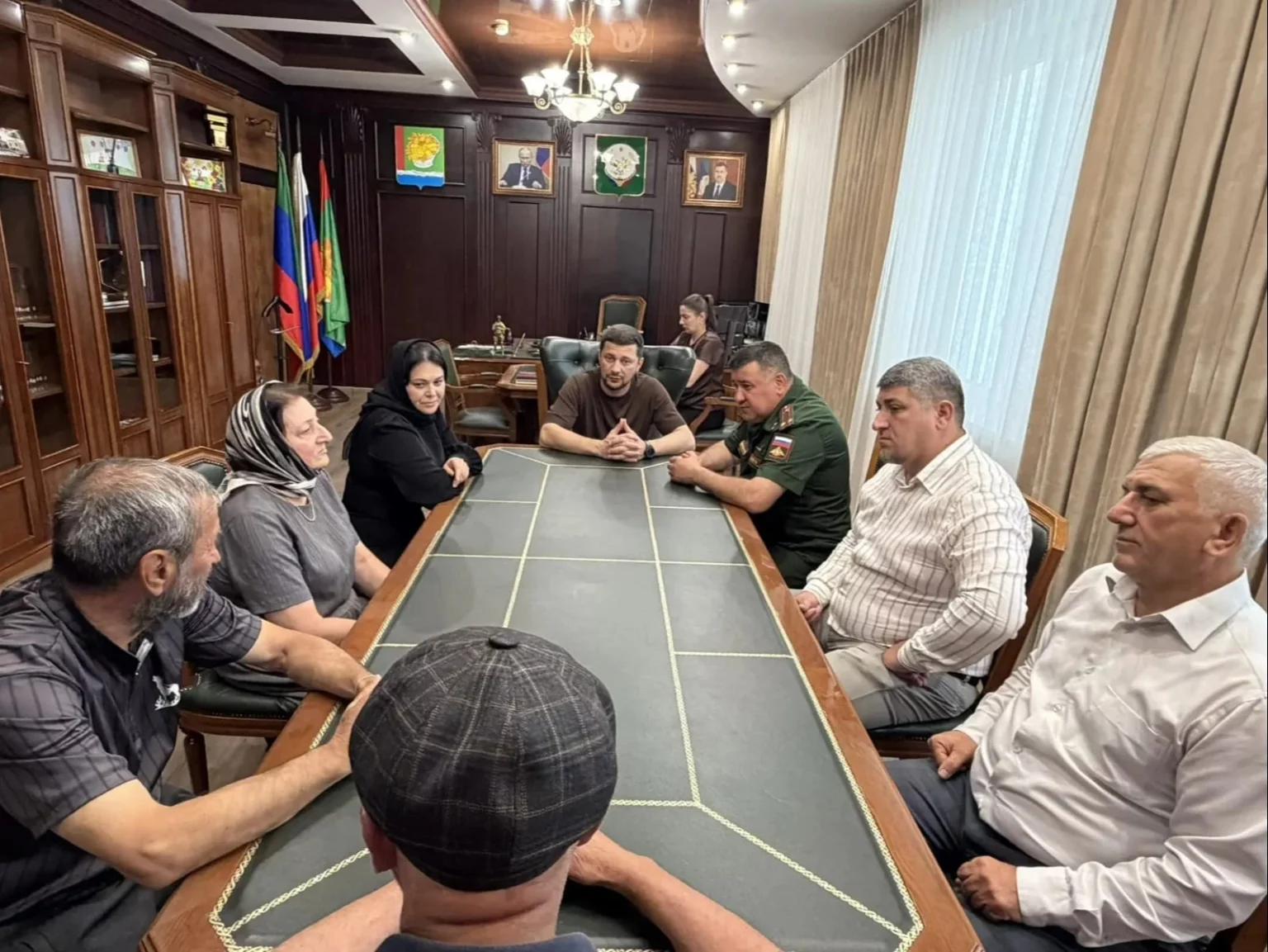 В Магарамкентском районе семьям погибших военнослужащих передали ордена Мужества