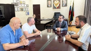 В Южно-Сухокумске состоялась встреча главы города с участником СВО