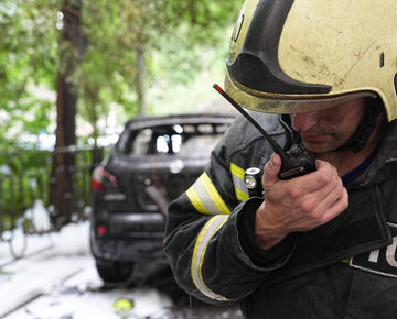 Два человека получили тяжёлые травмы после хлопка в автомобиле в Буйнакске