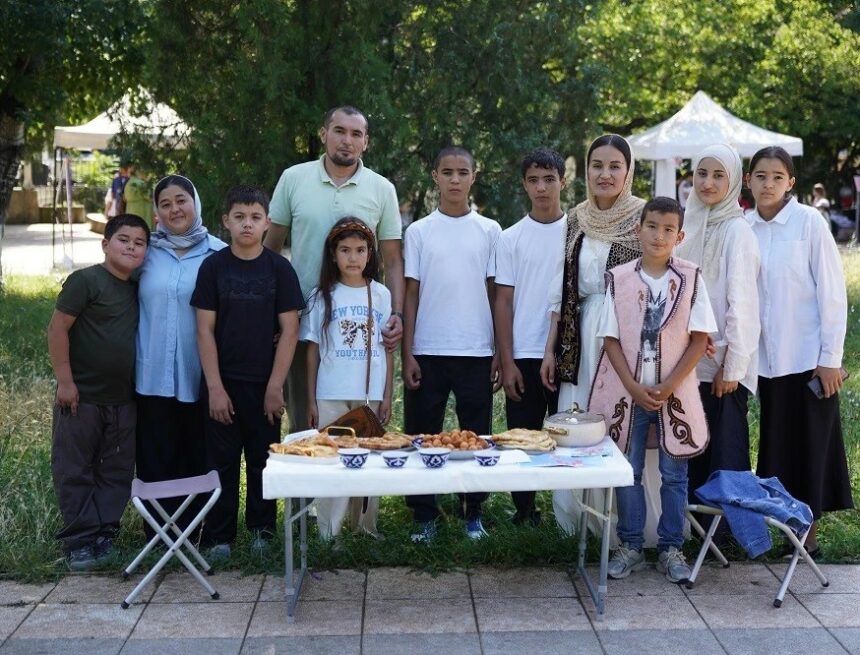 В Махачкале более 100 семей объединил фестиваль «Родные-Любимые»